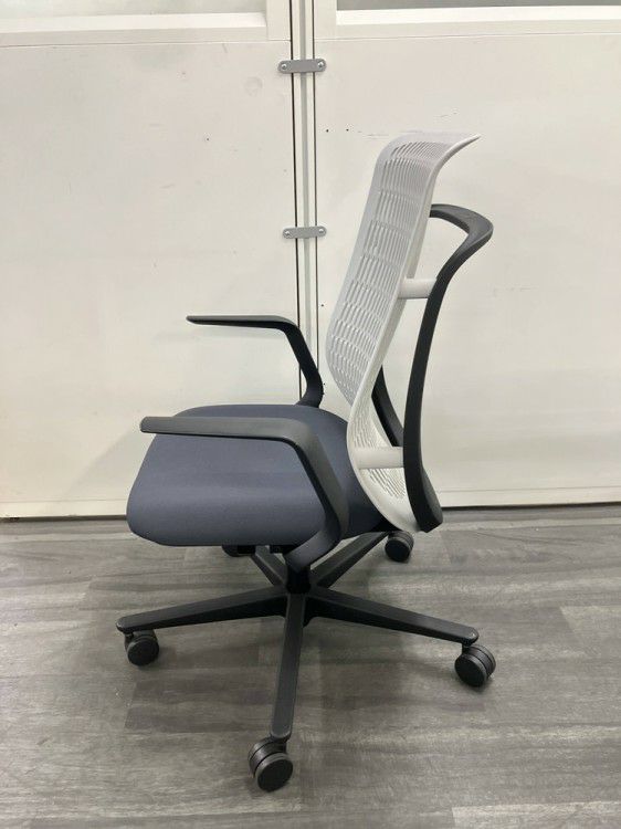 ウチダ（内田洋行）AJ2シリーズ 固定肘付AJ2チェア 商品画像3