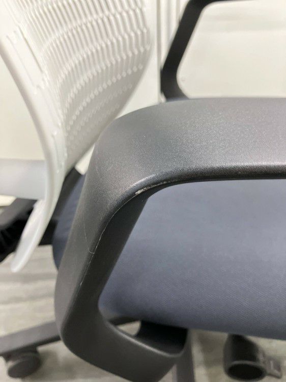 ウチダ（内田洋行）AJ2シリーズ 固定肘付AJ2チェア 商品画像9