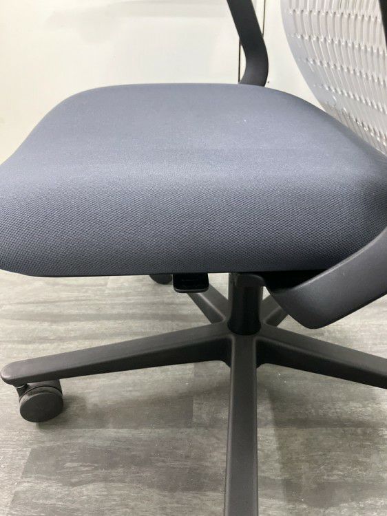 ウチダ（内田洋行）AJ2シリーズ 固定肘付AJ2チェア 商品画像11