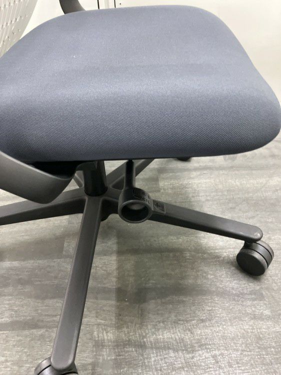 ウチダ（内田洋行）AJ2シリーズ 固定肘付AJ2チェア 商品画像13