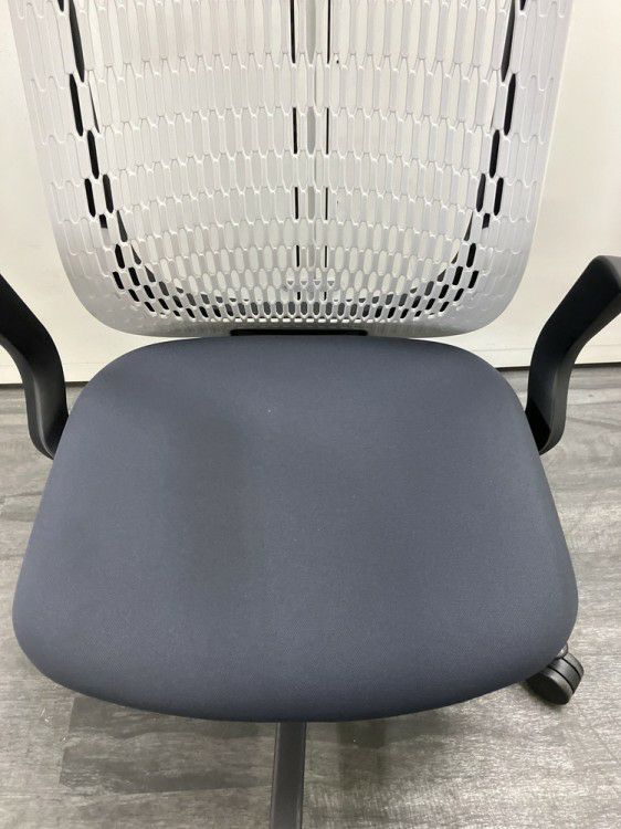 ウチダ（内田洋行）AJ2シリーズ 固定肘付AJ2チェア 商品画像14