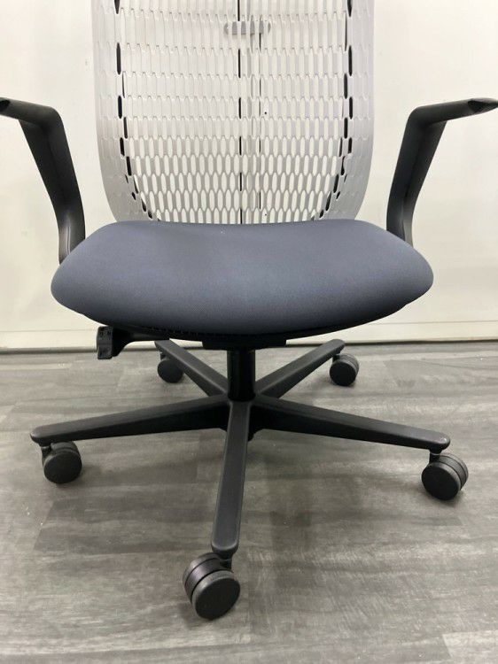 ウチダ（内田洋行）AJ2シリーズ 固定肘付AJ2チェア 商品画像15