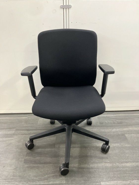 ウチダ（内田洋行）KRENE（クレネ）チェア 可動肘付クレネチェア 商品画像2