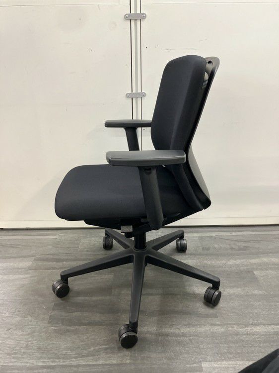 ウチダ（内田洋行）KRENE（クレネ）チェア 可動肘付クレネチェア 商品画像3