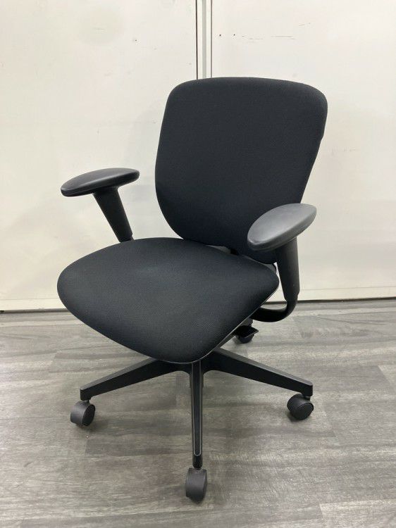 イトーキプラオ（PRAO）チェア 固定肘付プラオチェア 商品画像1