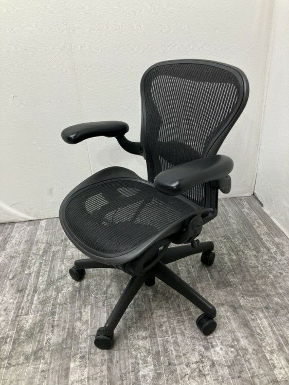 HermanMiller（ハーマンミラー）アーロンチェア 可動肘付アーロンチェア 商品画像1