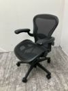 HermanMiller（ハーマンミラー）アーロンチェア 可動肘付アーロンチェア 商品画像1