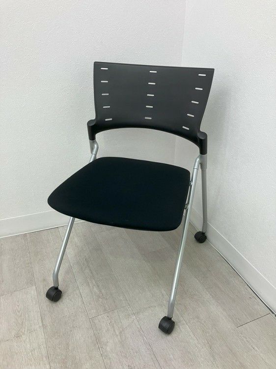 イトーキマノス(MANOSS)シリーズ ネスティングチェア 商品画像1