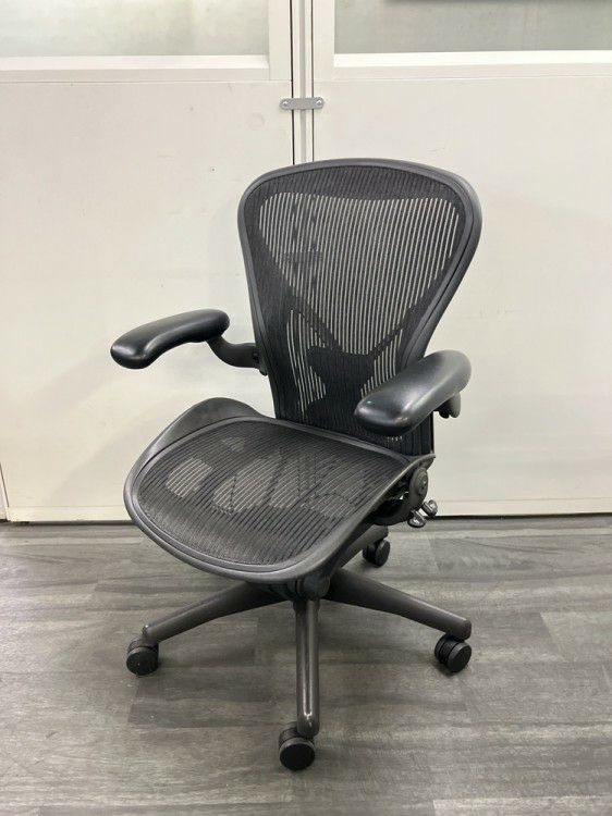 HermanMiller（ハーマンミラー）アーロンチェア 可動肘付アーロンチェア 商品画像1