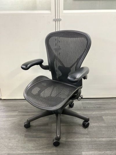 HermanMiller（ハーマンミラー）アーロンチェア 可動肘付アーロンチェア 商品画像1