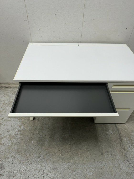 オカムラADVANCE（アドバンス）シリーズ 1200片袖デスク 商品画像5