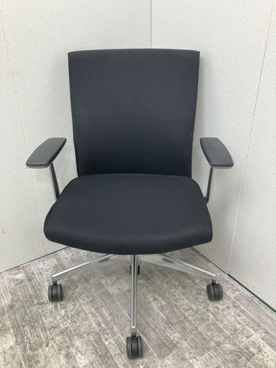 コクヨPUNTO(プント)チェア 固定肘付プントチェア 商品画像3