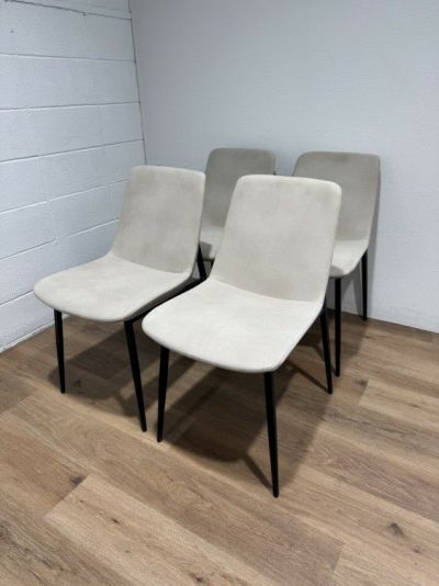 中古4脚セット】クラスヴィッグ Nett Armless チェア ホワイト