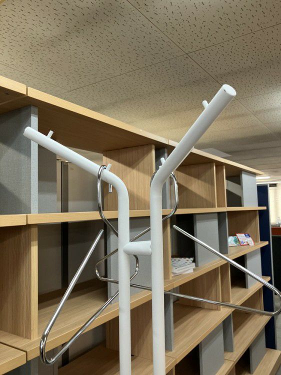 イトーキi＋(アイプラス)シリーズ ポールハンガー 商品画像2