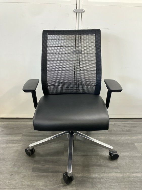 スチールケースシンク（Think）チェア 可動肘付シンクチェア 商品画像2