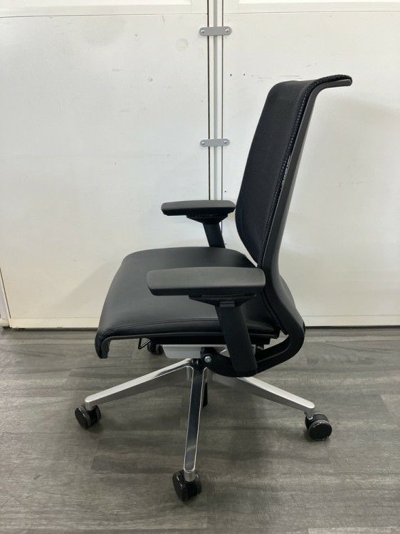 スチールケースシンク（Think）チェア 可動肘付シンクチェア 商品画像3