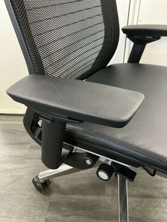 スチールケースシンク（Think）チェア 可動肘付シンクチェア 商品画像6
