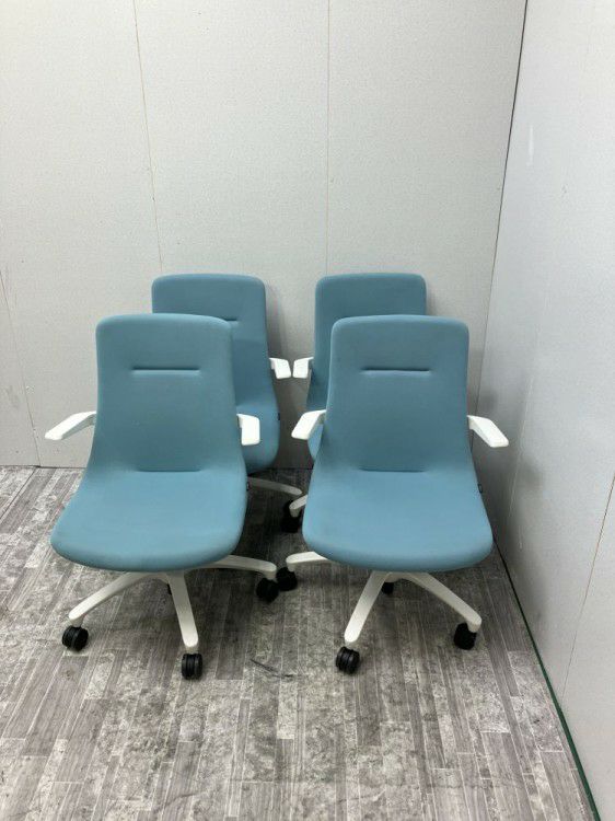 イトーキモーブシリーズ 固定肘付モーブチェア4脚セット 商品画像2