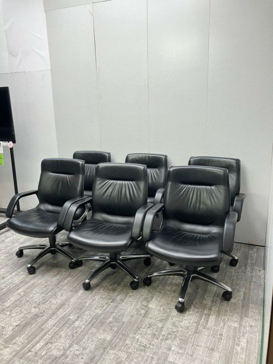オカムラ固定肘付エグゼクティブチェア6脚セット 商品画像1