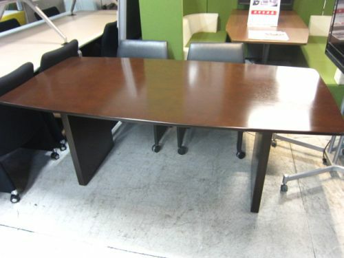 イトーキ F-7チェアシリーズ 1800ボート型ミーティングテーブル2