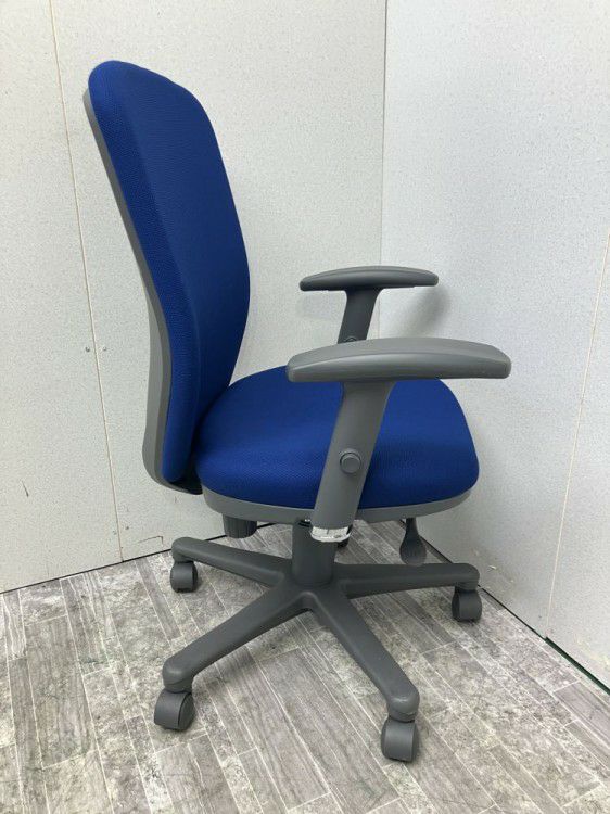 トヨスチール可動肘付アドフィールチェア 商品画像4