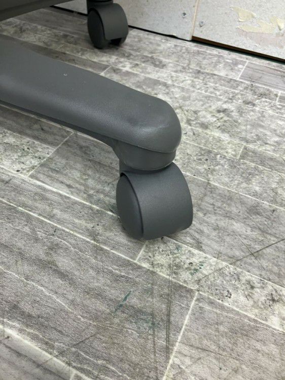 トヨスチール可動肘付アドフィールチェア 商品画像9