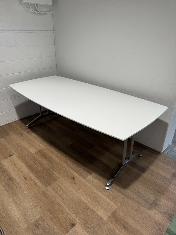 ライオンエレーザシリーズ 2100ミーティングテーブル 商品画像1