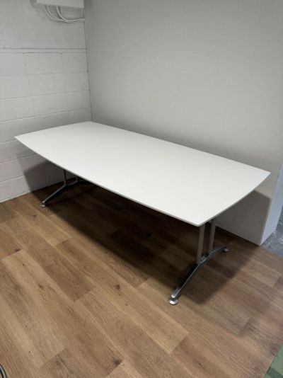 ライオンエレーザシリーズ 2100ミーティングテーブル 商品画像1