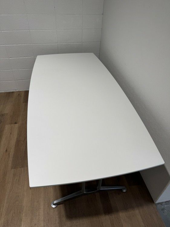 ライオンエレーザシリーズ 2100ミーティングテーブル 商品画像2