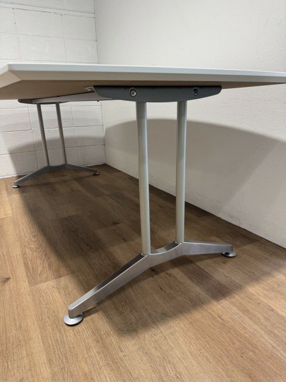 ライオンエレーザシリーズ 2100ミーティングテーブル 商品画像4