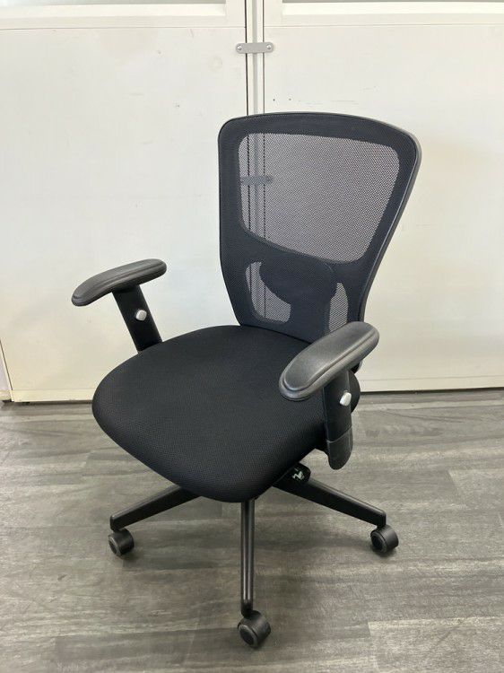 トキオ可動肘付OAチェア 商品画像1