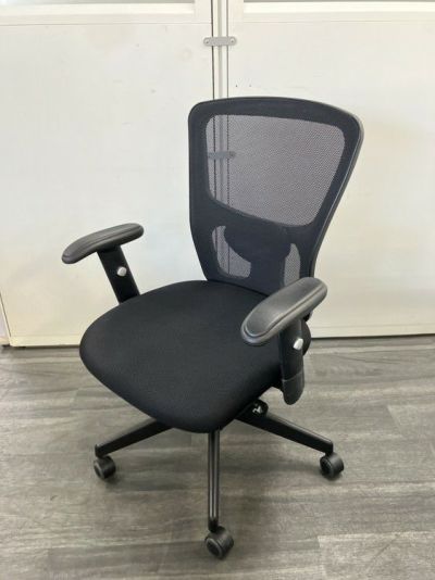 トキオ可動肘付OAチェア 商品画像1