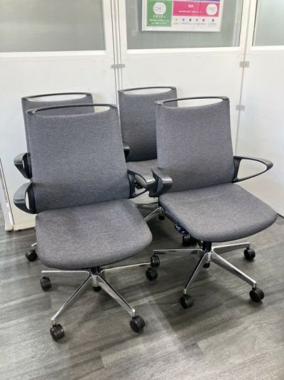 オカムラ 固定肘付モードチェア4脚セット