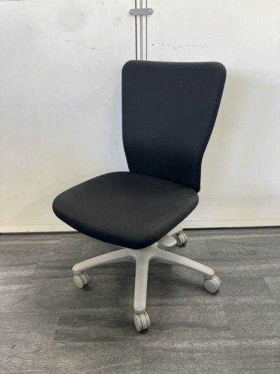 オカムラCarrozza(カロッツァ)チェア カロッツァチェア 商品画像1