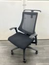 イトーキf(エフチェア)シリーズ 可動肘付エフチェア 商品画像1