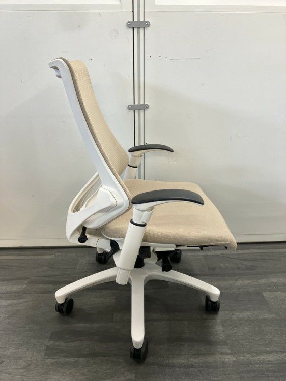 イトーキf(エフチェア)シリーズ 可動肘付エフチェア 商品画像5