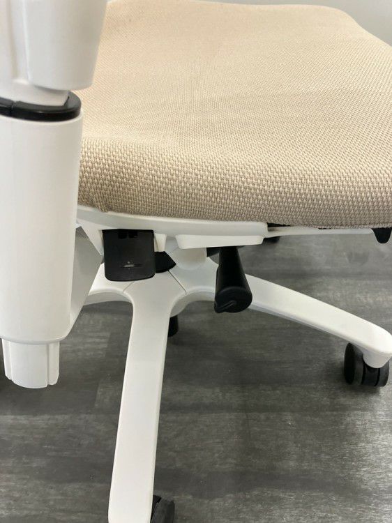 イトーキf(エフチェア)シリーズ 可動肘付エフチェア 商品画像6