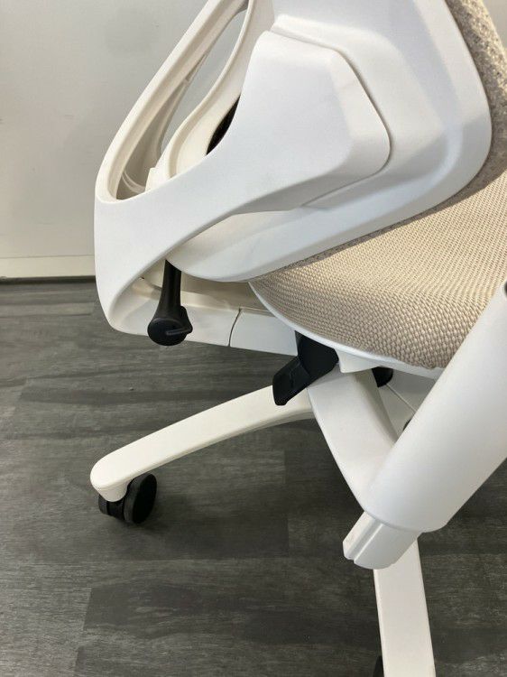 イトーキf(エフチェア)シリーズ 可動肘付エフチェア 商品画像7