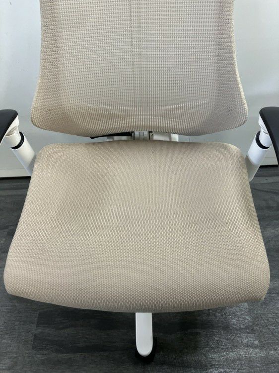 イトーキf(エフチェア)シリーズ 可動肘付エフチェア 商品画像9