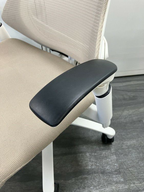 イトーキf(エフチェア)シリーズ 可動肘付エフチェア 商品画像11