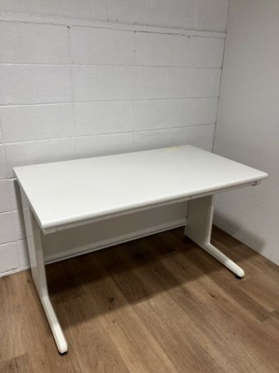 井上金庫ODHシリーズ 1200平デスク 商品画像1