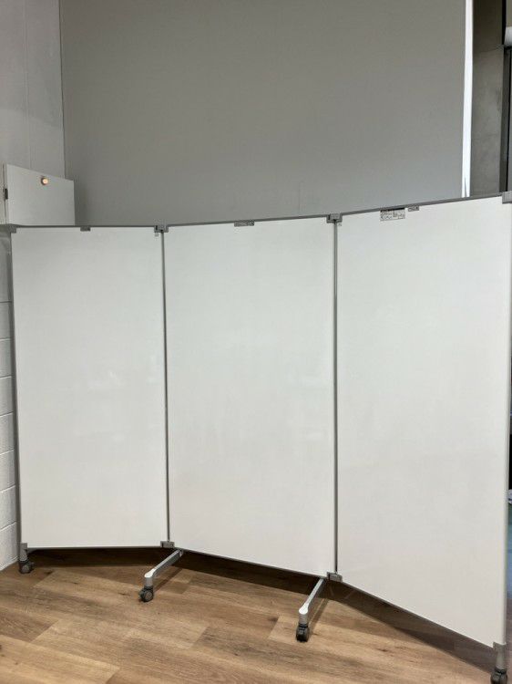 コクヨ3連折畳ホワイトボードパーテーション 商品画像1