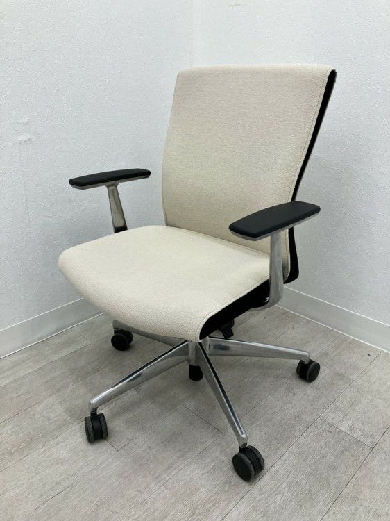 コクヨPUNTO(プント)チェア 固定肘付プントチェア 商品画像1