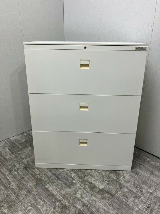 オカムラレクトラインシリーズ 天板付3段ラテラル書庫 商品画像1