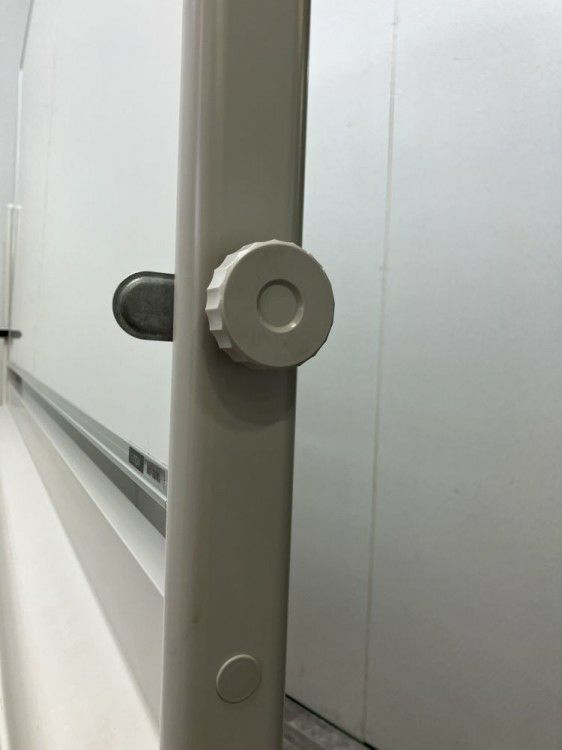 イトーキ脚付片面ホワイトボード 商品画像6