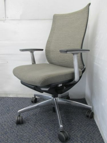 コクヨ 肘付ベゼルチェア（肘付き事務イス ） | 無限堂ネットショップ 中古オフィス家具の通信販売