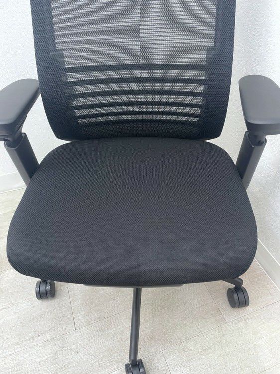 コクヨBezel(ベゼル)チェア 可動肘付ベゼルチェア 商品画像7