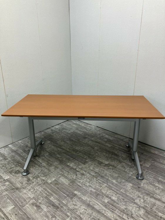 コクヨViewRise(ビューライズ)シリーズ 手動昇降式1500ミーティングテーブル 商品画像1