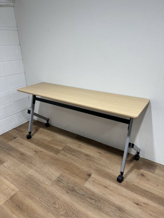 イトーキHXシリーズ 平行スタックテーブル 商品画像1