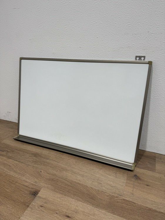 プラスLB(エルビー)シリーズ 壁掛ホワイトボード 商品画像1
